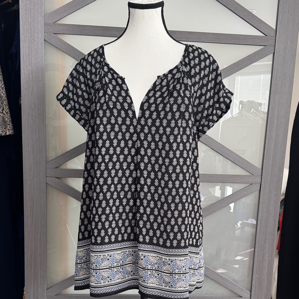 Max Studio Black and White Blouse with Blue Accents